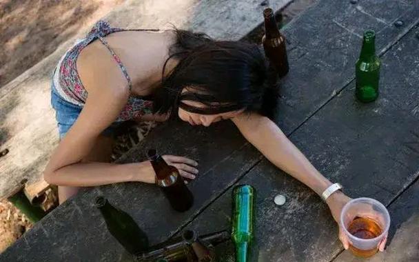 我是那个凌晨三点还在等卡密的傻子